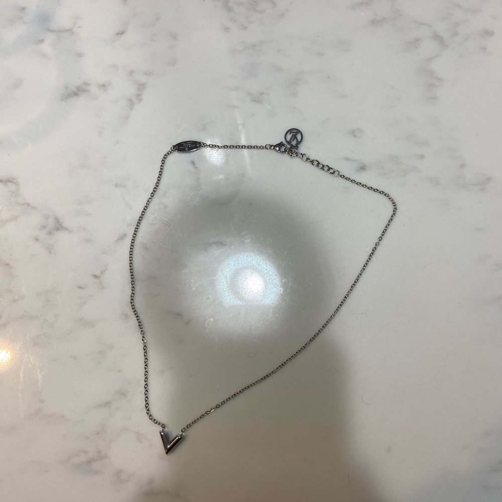 V necklace